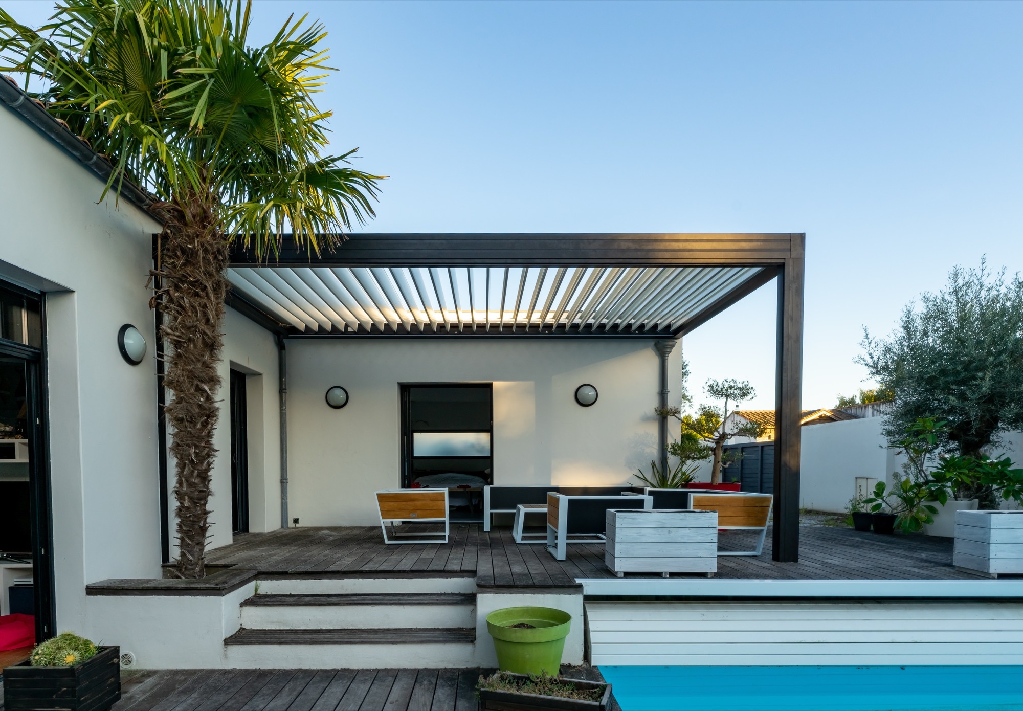 Pergola bioclimatique Art Déco Fenêtres